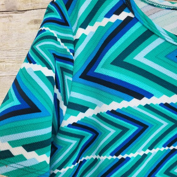 LuLaRoe NWT 2XL Amelia Dress - Blues/Greens Geometeric - Dress has Pockets!! - Picture 3 of 7